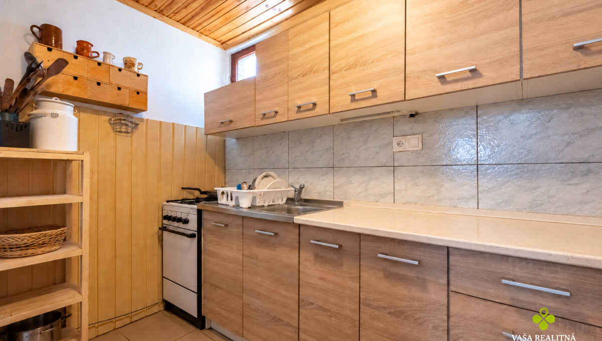 Rustikálna moderná kuchyňa bez neporiadku