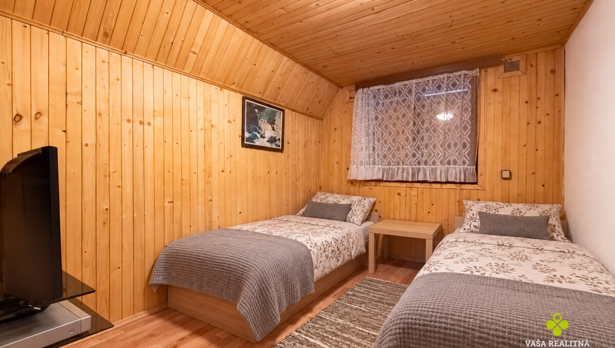 Útulná podkrovná izba s dvoma posteľami