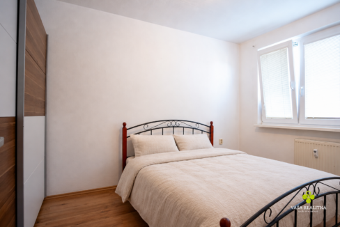 Warm Beige Bedding, Black Metal Bed